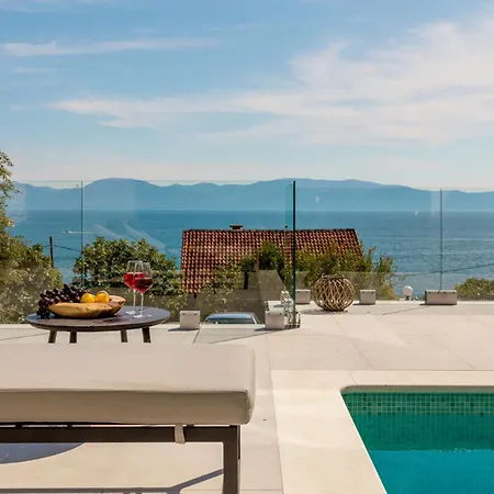 Luna Mare Mit Pool Und Sauna * Podaca